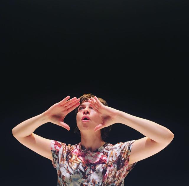 a leaf - performance - danse - Nina Santes - Célia Gondol